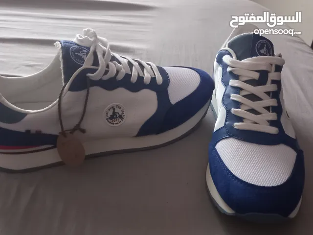 44 Sport Shoes in Algeria