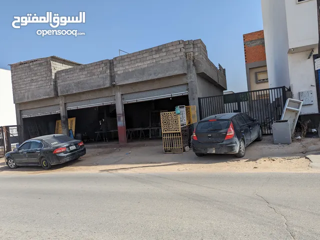 تجاري: ارض مساحة 500 متر مربع مقام عليها صالة بمساحة 150م) وكراج خلفي.....