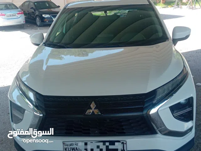 2022 ميتسوبيشي اكلبس كروس Standard