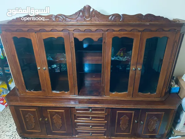 طاولة سفرة كبيرة مع ملحقاتها