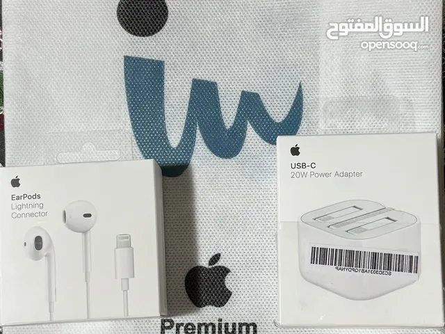 سماعات ابل اصلية وشاحن اصلي للبيع  Original Apple headphones and adapter for sale still new