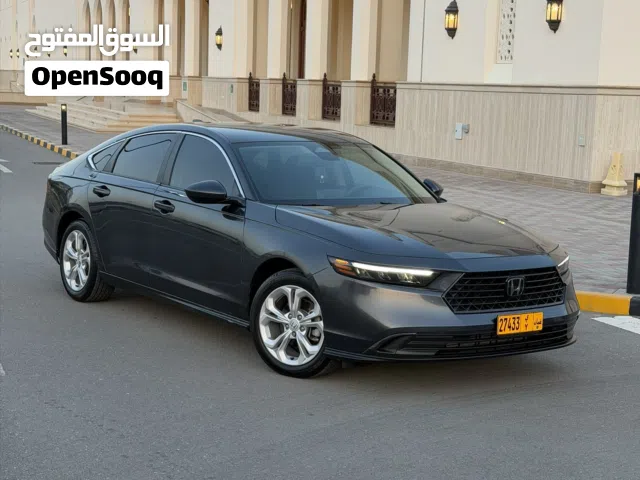 2025 هوندا اكورد LX