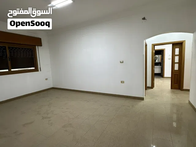 شقة للايجار عالطريق الرئيسي موقع ممتاز