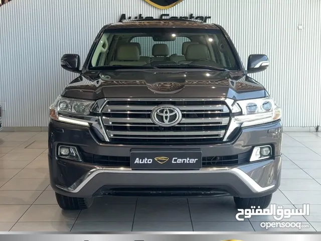 TOYOTA LAND CRUISER GXR V8 2017 GREY