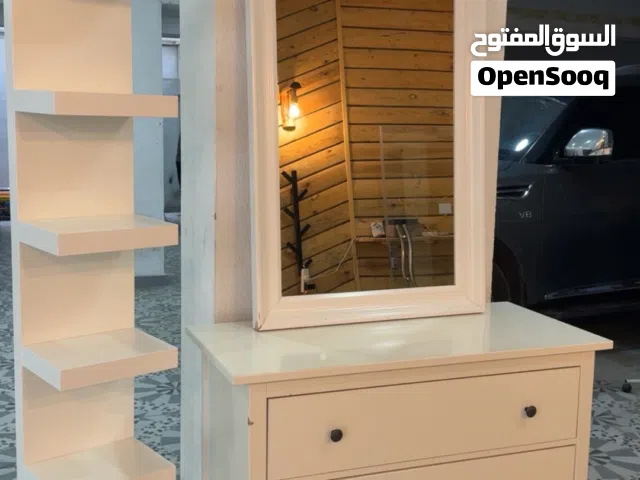 للبيع تسريحة ومرايه وارفف