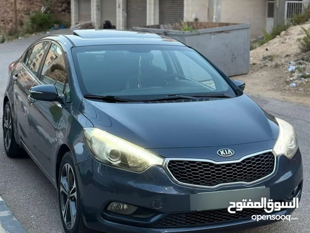سيراتو 2014 مع فتحه اصل خصوصي .بحاله ممتازه .فيها تغير سمكه فخده .الخليل او رام لله