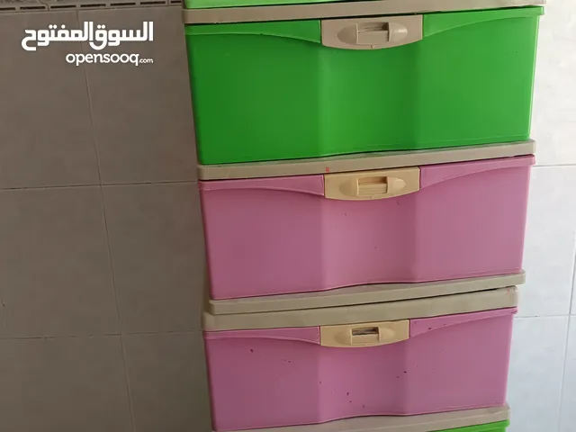 دروج بلاستيك مكون من سبعه ادرج بحاله ممتازه للبيع بداعي السفر السعر حرق