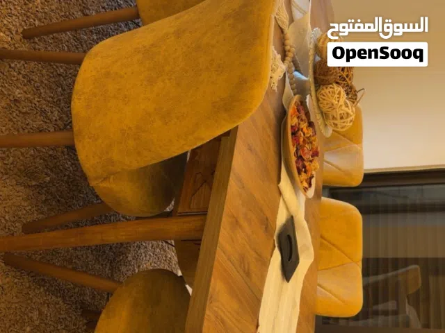 طاولة سفرة بحالة ممتازة