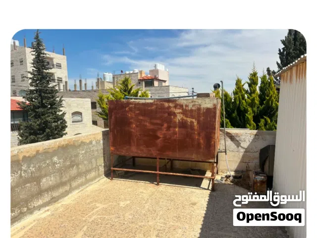 مدفأة تعمل بالوقود من نوع يورو، بحالة جيدة، مناسبة للاستخدام في المنازل والمكاتب. توفر تدفئة فعالة