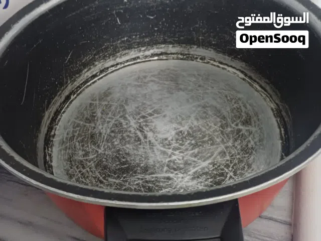 طنجرتين بحاله جيده وصواني استانس