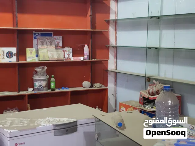 محل تجاري خمس فتحات ركنية بهارات ومواد غذائية