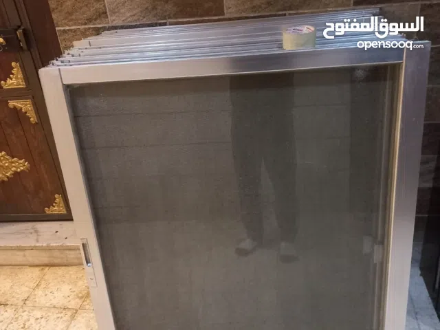 شبابيك المنيوم لون سلفر بحال الوكاله مع المناخل ارتفاع 125 عرض 200 عدد 15