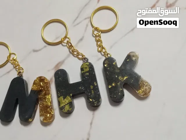 صناعة تعليقات ومداليات وتوزيعات واحرف من الريزن مميزه قطع فريده خلي هديتك تكون كتير مميزه وخدها منا