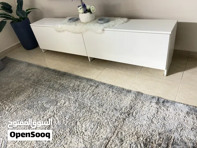 خزانة لون ابيض / بابين / حجم 200*40*30 سم