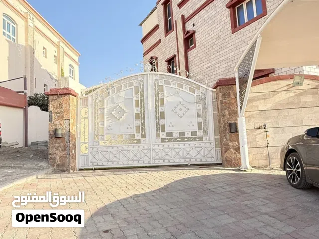 باب حديد للبيع مع اغراضة