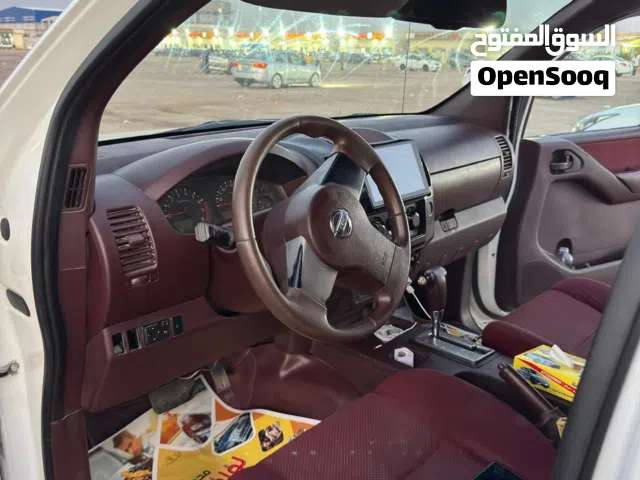 2013 نيسان نافارا LE