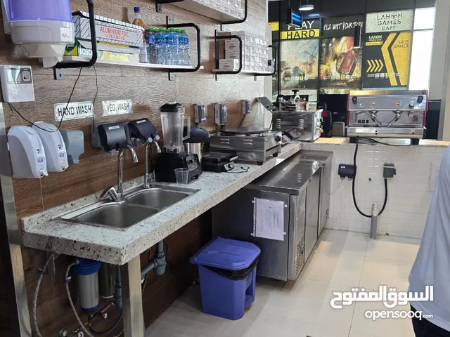 مطعم للبيع في بني ياس جديد