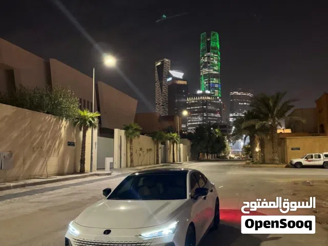2024 شانجان UNI-V