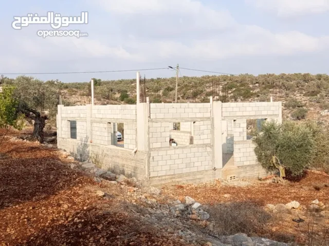 قطعة ارض عليها بيت عظم للبيع