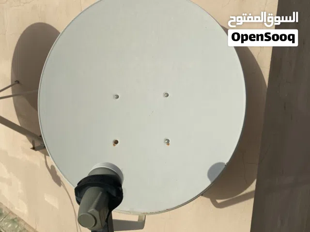 صحن التقاط القنوات الفضائية مع الرأس