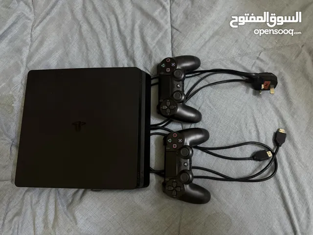 للبيع بلايستيشن 4 مع جهازين و العاب و جميع الملحقات(ون تيرا)