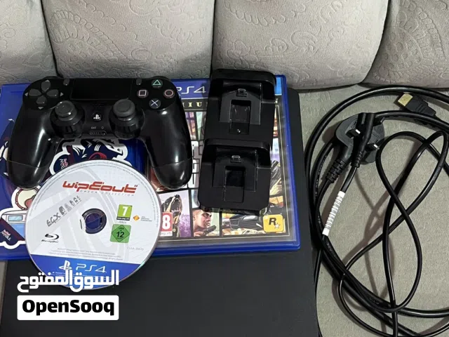 بلاستيشن 4 مع جهازين للعلم المساحه 1000 جيبي البلاستيشن