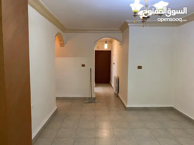 شقة في خلدا طابق اول مجددة خلف البنك العربي