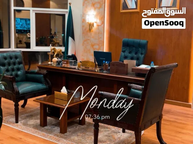 للبيع مكتب مجهز تجهيز راقي في مجمع فخم في بنيد القار