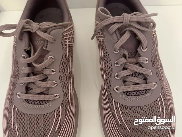Sketchers for women size 38 and clothes