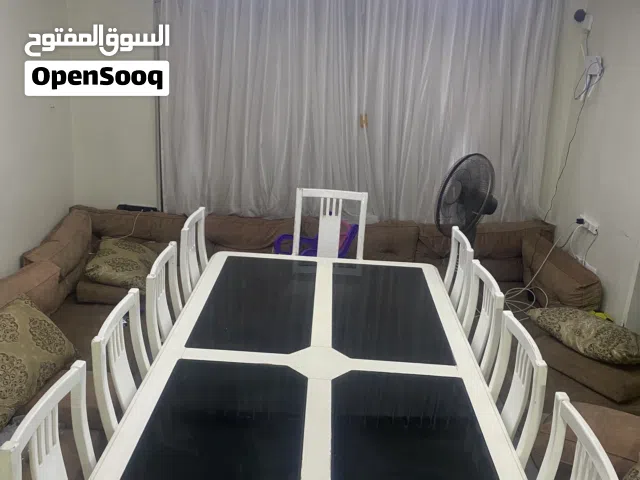 طاولة طعام 10 كراسي بحالة جيدة