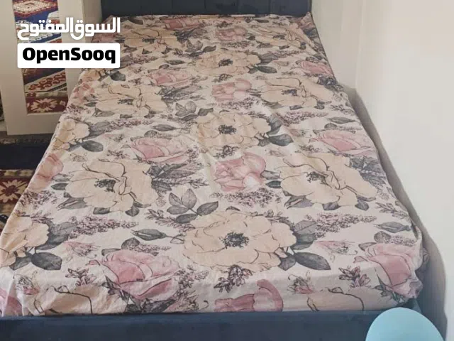 سرير مفرد، غرف نوم، سرير مستعمل