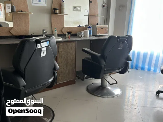 كراسي ومعدات محل حلاقة رجالي