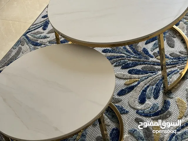 طاولتين بحجمين