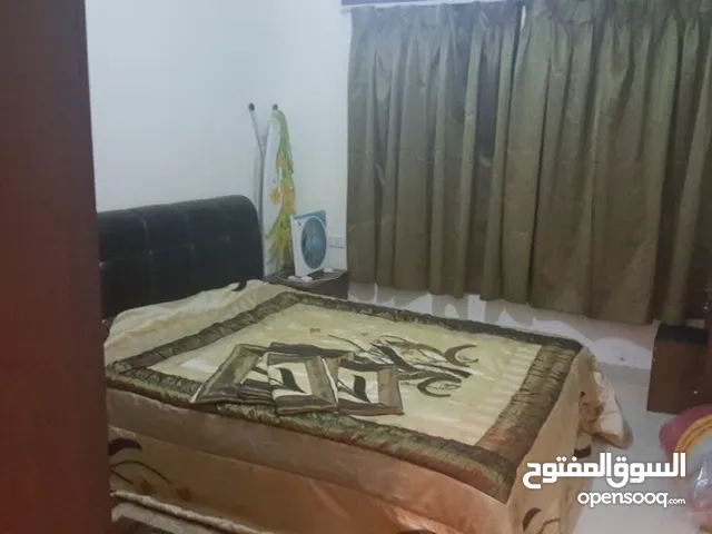 شقة مفروشة طلوع نيفين في الموقع والمكان الهادي ومنطقة مريحه جدا للعوائل او الطالبات ايجار شهري