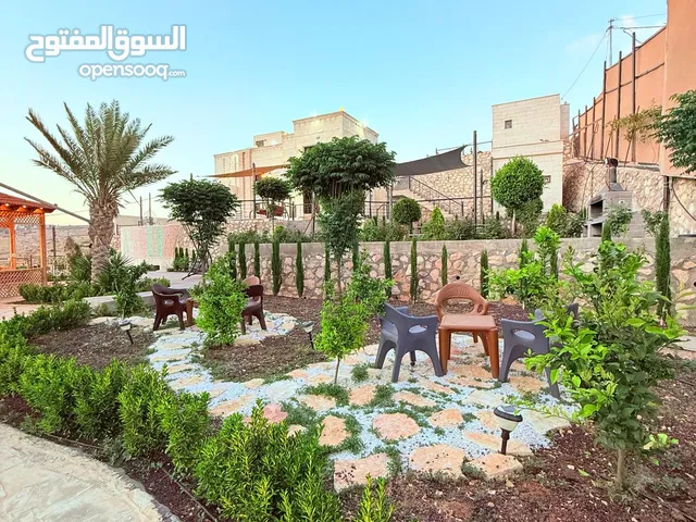 مزرعة وفيلا مطلة للبيع في الاردن بأجمل مناطق محافظة جرش بناء حديث من المالك مباشرة تنازل فوري