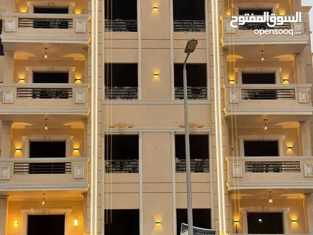 عماره للايجار 20 شقه وبدروم بمساحه العماره ومبانى 10% فى الرووف الشقه 200 متر
