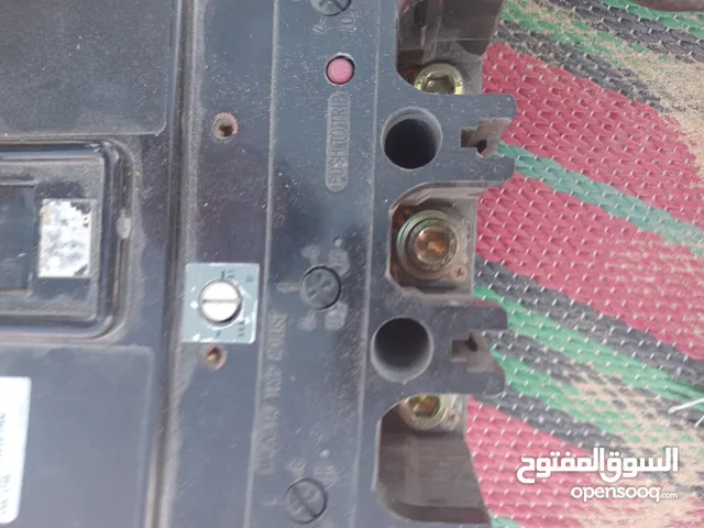 Disjoncteur قاطع فاصل كهربائي 250-320 امبير مستعمل