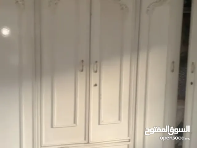 خزانة في حالة ممتازة