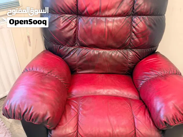 ريكلاينر جلد بني