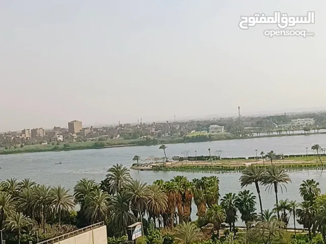 شقة بافخم برج فى المعادى على النيل صف اول واجهه