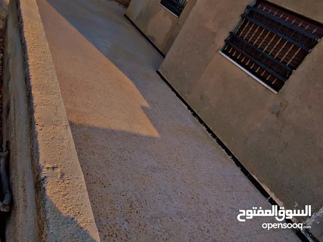 185 m2 4 Bedrooms Apartments for Sale in Mafraq Al-Za'atari