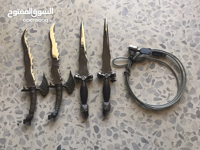 قفل لابتوب و سيف قديم