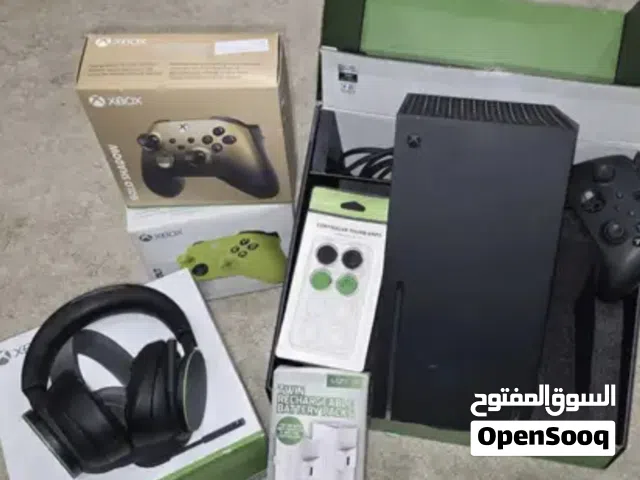 XBOX X Series with 3 controllers+ 4TB HDD + Wireless Headset + 2 Rechargeable Batteries