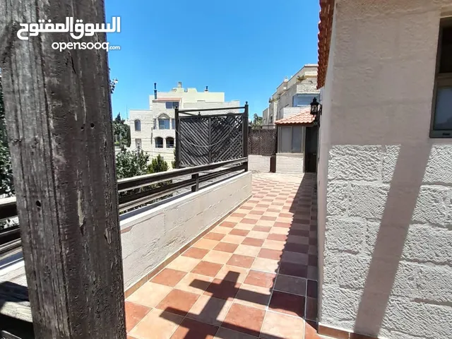 شقة فخمة طابقية 300 م مفروشه للايجار في عبدون مطله على تاج مول