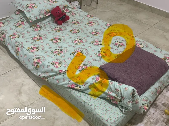 للبيع خزائن وفرشة داخل العين منطقة الجاهلي