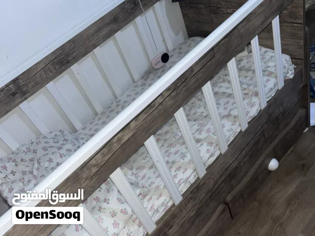 سرير اطفال للبيع جديد مش مستعمل هلبا