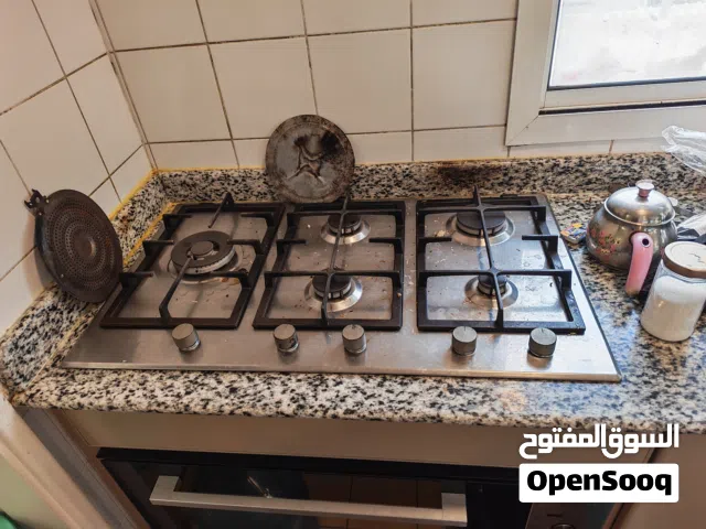 فرن بحالة جيدة يحتاج تنضيف فقط وجاهز للأستعمال