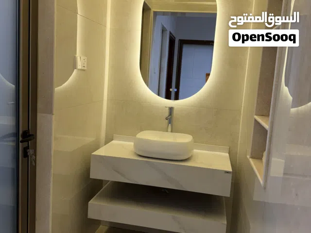 السلام عليكم مغسلة للبيع جديد مع المراية ألون ابيضّ بي دمار النظافة 100من 100 مابية أي خدش