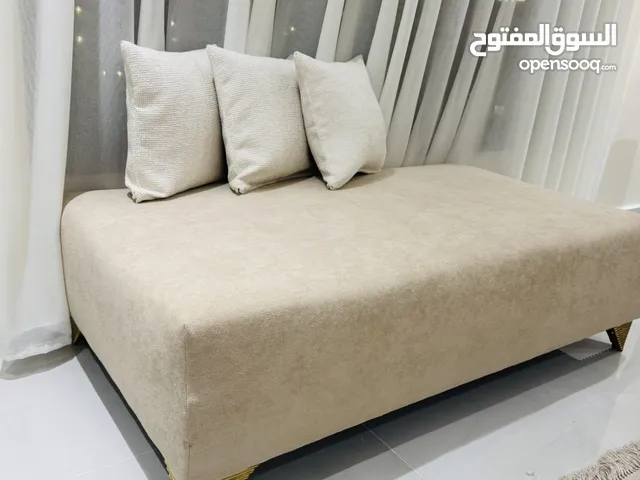 كنبة بدون ظهر تفصيل فخم و ثقيل جداً تسمى بفة او ملحق بظهر مخدات كنبة تفصيل قياس كبير " بفة "