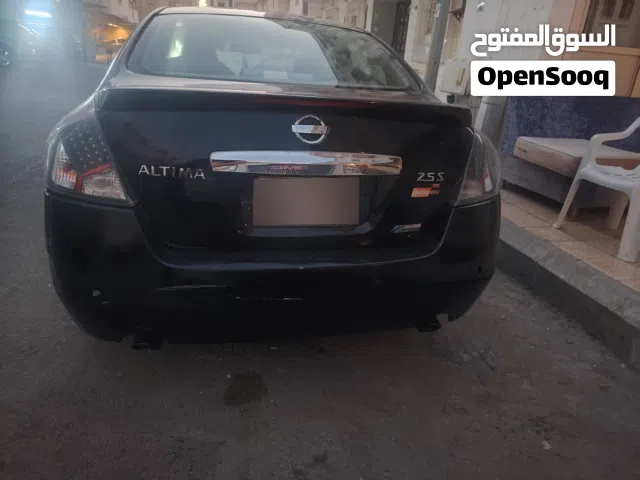 2010 نيسان التيما S